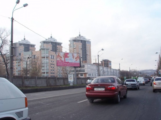 Фото рекламной плоскости по адресу Броварской проспект (напротив выстав.центра)