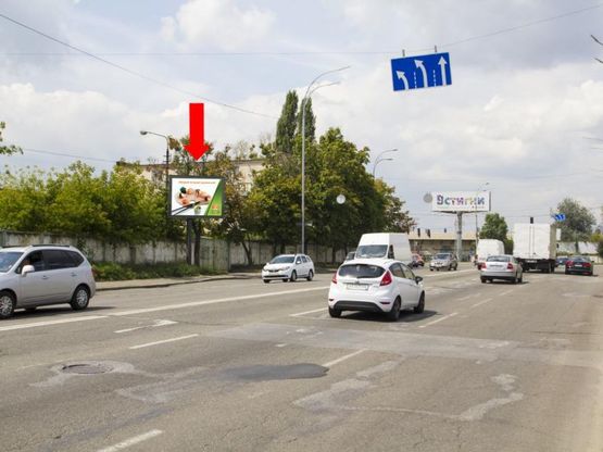 Фото рекламної площини за адресою Межигорская ул., 87 - ул. Электриков, на светофоре, из центра