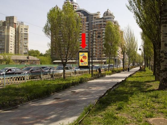 Фото рекламной плоскости по адресу Украинки бул., 7а, на светофоре, в сторону пл. Л. Украинки