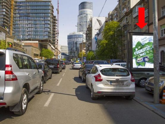 Фото рекламной плоскости по адресу Мечникова ул., 16, напротив супермаркета "Good wine", в сторону Кловского спуска