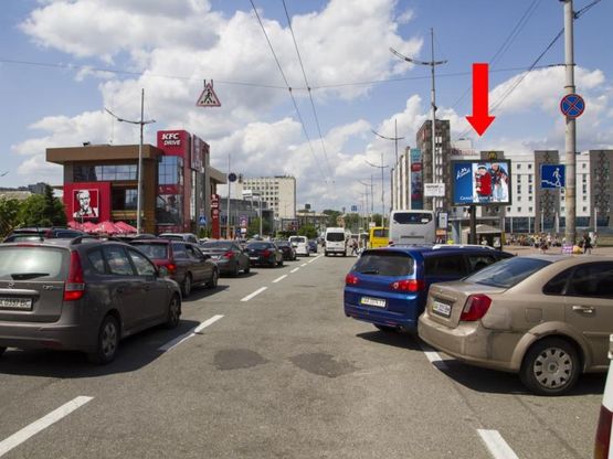 Фото рекламної площини за адресою Ползунова ул., 6, возле ресторана KFC, Южного жд вокзала, в сторону Воздухофлотского пр.