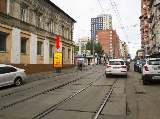 Фото рекламной плоскости по адресу Дмитриевская ул., 39 - ул. Павловская, на светофоре, в сторону ул. Черновола