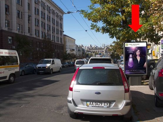 Фото рекламної площини за адресою Петлюры ул., 18 / ул. Саксаганского, в сторону центрального жд вокзала