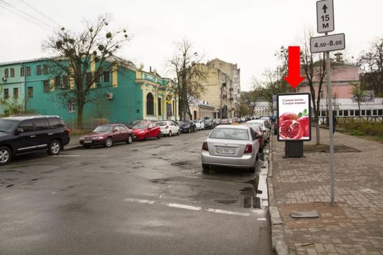 Фото рекламної площини за адресою Спасская ул., 13 - ул. Волошская, в сторону ст. м. "Контрактовая пл."