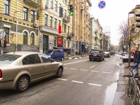 Фото рекламной плоскости по адресу Б. Житомирская ул. / Гончара ул., на светофоре, в сторону Львовская пл.