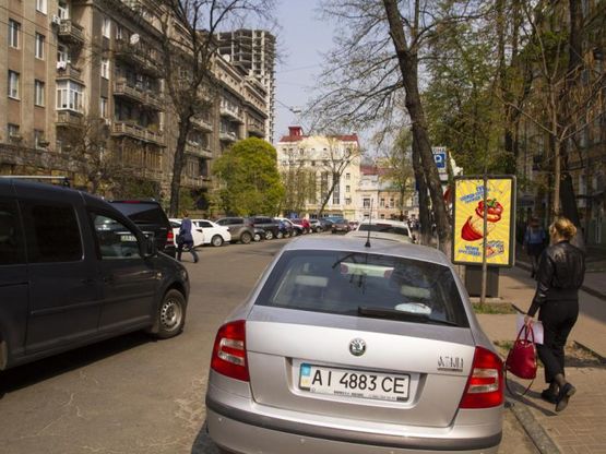 Фото рекламной плоскости по адресу Пирогова ул., 5а, возле банка "Аваль" в сторону ул. Хмельницкого