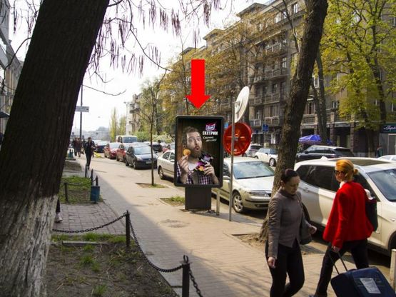 Фото рекламної площини за адресою Пирогова ул., 5а, возле банка "Аваль" в сторону ст.м. "Университет", бул. Шевченко