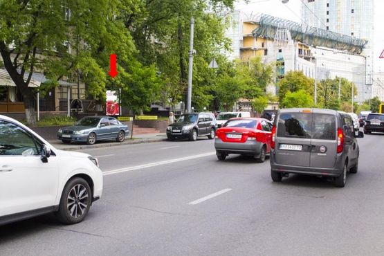 Фото рекламной плоскости по адресу Ильенко ул. (бывш. Мельникова ул.), 6, в сторону ст.м."Лукъяновская"