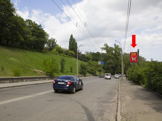 Фото рекламной плоскости по адресу Подольский спуск, в сторону ул. Кирилловской (бывш. ул. Фрунзе)
