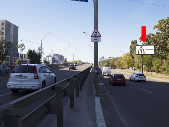 Фото рекламной плоскости по адресу Победы пр., 84, возле ресторана "Евразия", ст. м. "Нивки", из центра