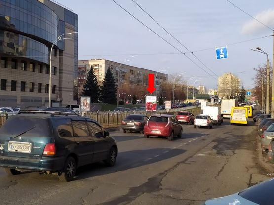 Фото рекламной плоскости по адресу Народного Ополчения ул., 3, на разделителе, в сторону пл. Севастопольской, в центр