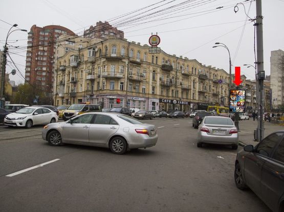 Фото рекламної площини за адресою Бульварно-Кудрявская ул. (бывш. Воровского) - ул. Златоустовская, возле Цирка, в сторону ул. Дмитриевской