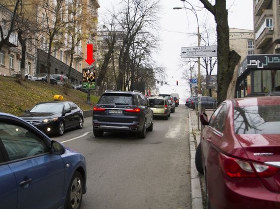 Фото рекламной плоскости по адресу Хмельницкого ул. 70А, в сторону ул. Крещатик