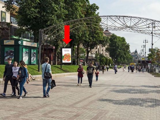 Фото рекламної площини за адресою Крещатик ул., 17, возле ст. м. "Крещатик", в сторону Бессарабская пл.