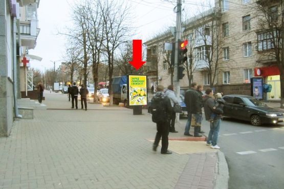 Фото рекламной плоскости по адресу Шевченко ул. / Б. Перпективная (бывш. Маркса ул.), 23/13, возле магазинов "Колобок", "Алло"