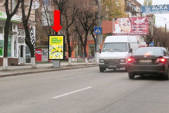 Фото рекламної площини за адресою Б. Перспективная ул. (бывш. Маркса ул.), 8, возле Приватбанка