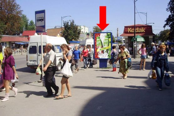 Фото рекламної площини за адресою Корятовичей Кн. ул., возле салона "Кодак", остановки