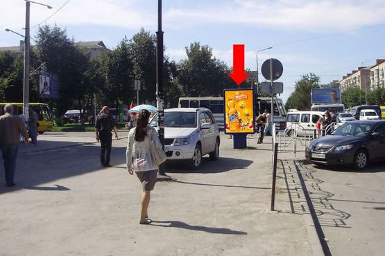 Фото рекламной плоскости по адресу Корятовичей Кн. ул. / пр. Грушевского, возле "Торгового центра"