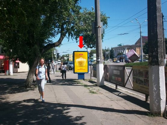 Фото рекламной плоскости по адресу Свободы пр. (бывш. 60-летия Октября ул.), 47 / ул. Киевская, возле магазина "Гурман"