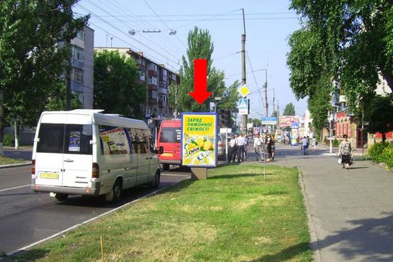 Фото рекламной плоскости по адресу Первомайская ул., 49/10 / ул. Гагарина, магазин кухонь "Рода"