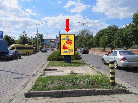Фото рекламної площини за адресою Черновицкая ул., разделитель, в сторону ж/д вокзала