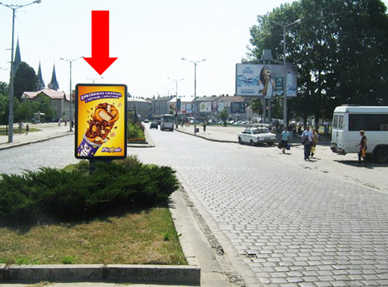 Фото рекламної площини за адресою Черновицкая ул., разделитель, в центр