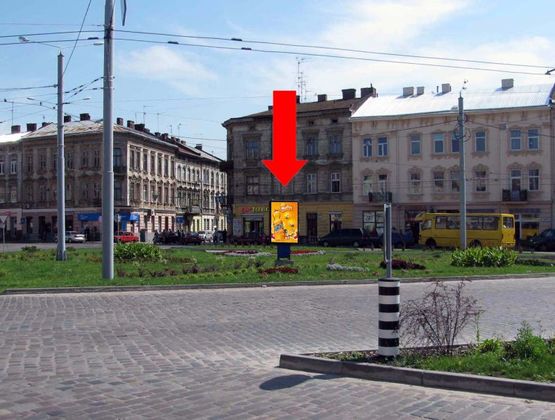 Фото рекламной плоскости по адресу Черновицкая ул. / Городоцкая ул., разделитель, в центр