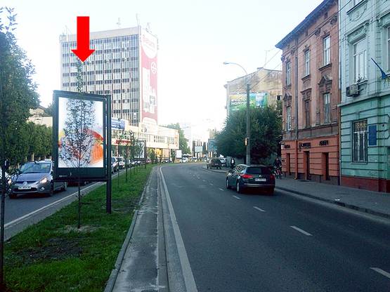 Фото рекламной плоскости по адресу Черновола пр., 39 / Под Дубом ул., разделитель, в центр