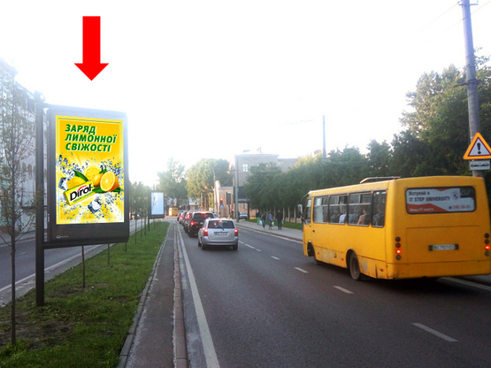 Фото рекламной плоскости по адресу Черновола пр. / Детько ул., разделитель, из центра