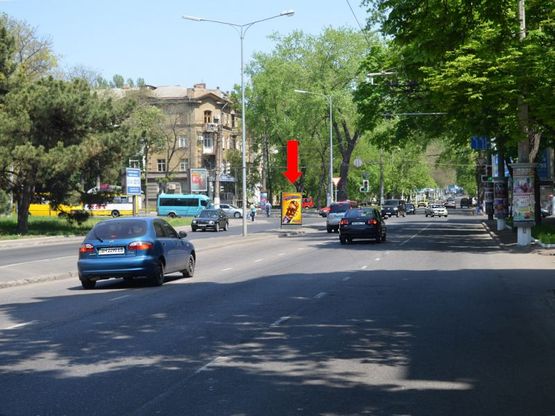 Фото рекламної площини за адресою Гагарина пр. / Шевченко пр., разделитель, №1, от Сегедской ул.