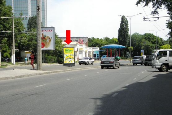 Фото рекламної площини за адресою Гагарина пр. / Канатная ул., разделитель, от Сегедской ул.