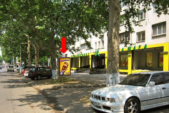 Фото рекламної площини за адресою Филатова ул., 70/1, возле супермаркета "Два шага", в сторону Рихтера ул.
