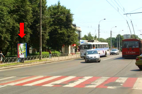 Фото рекламної площини за адресою Киевская ул. / Грушевского ул., возле магазина "Мандарин", напротив автосалона "Citroen"