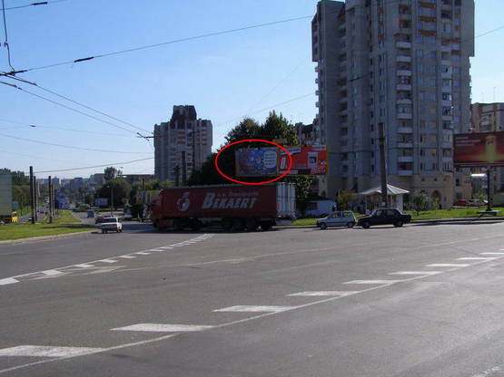 Фото рекламной плоскости по адресу Варшавська - пр. Чорновола (зліва)