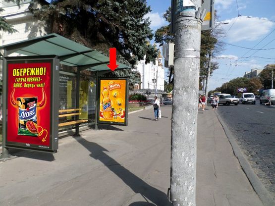 Фото рекламной плоскости по адресу Соборная ул., 10 / Княгини Ольги ул., остановка, из центра, B2