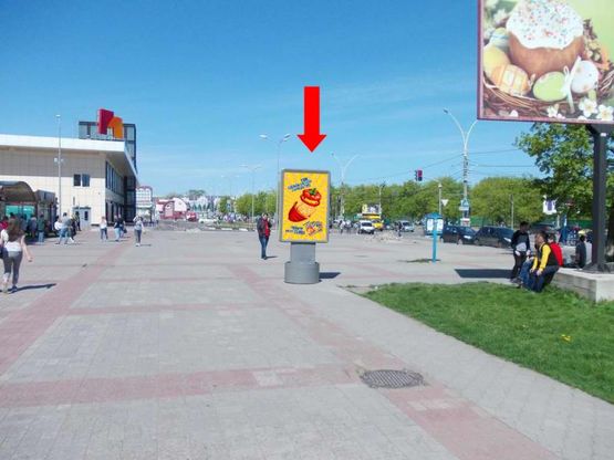 Фото рекламной плоскости по адресу Харьковская ул., 2/1, возле ТРЦ "Мануфактура", супермаркетов "Сильпо", "Comfy"