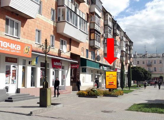 Фото рекламной плоскости по адресу 9-го Мая пер., 4 / Воскресенская ул. (бывш. Фрунзе ул.), возле магазина "Мобилочка"