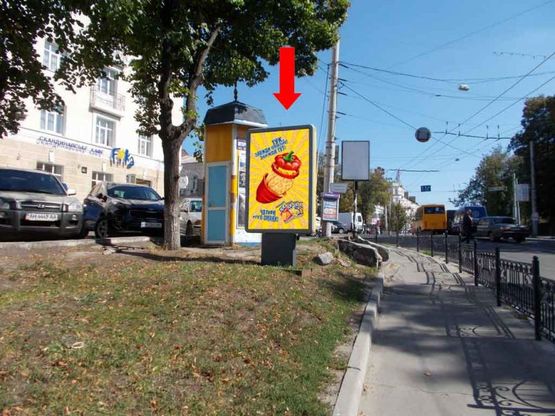 Фото рекламной плоскости по адресу Покровская пл. (бывш. Красная пл.), возле гостиницы "Украина" (№1)