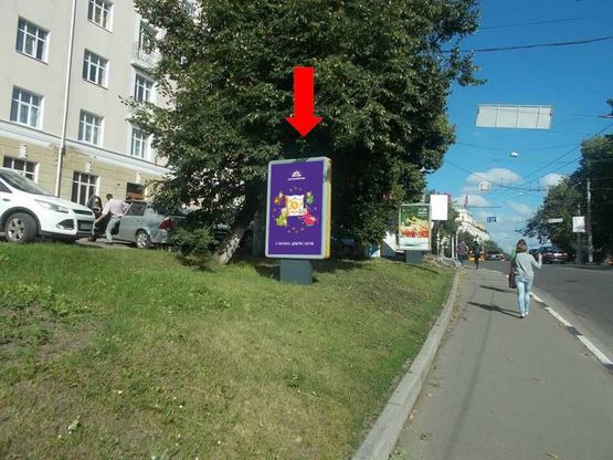 Фото рекламной плоскости по адресу Покровская пл. (бывш. Красная пл.), возле гостиницы "Украина" (№2)