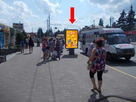 Фото рекламной плоскости по адресу 1-я Набережная ул. реки Стрелки, возле магазина "Точка", в сторону Ильинской ул. (бывш. Красногвардейская ул.)