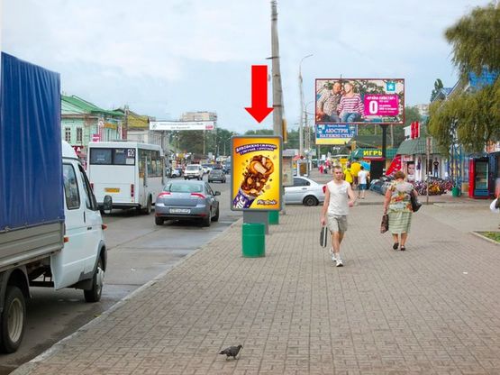 Фото рекламной плоскости по адресу 1-я Набережная ул. реки Стрелки, возле Киевского рынка, в сторону 9-го Мая пер.
