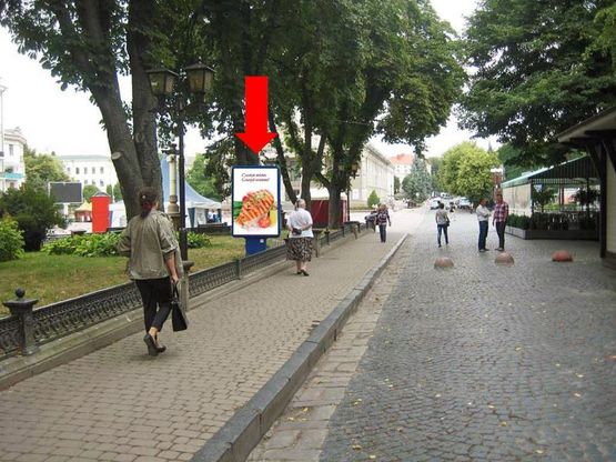 Фото рекламной плоскости по адресу Шевченко бул. / Театральная пл., возле ресторана "Файне мисто"