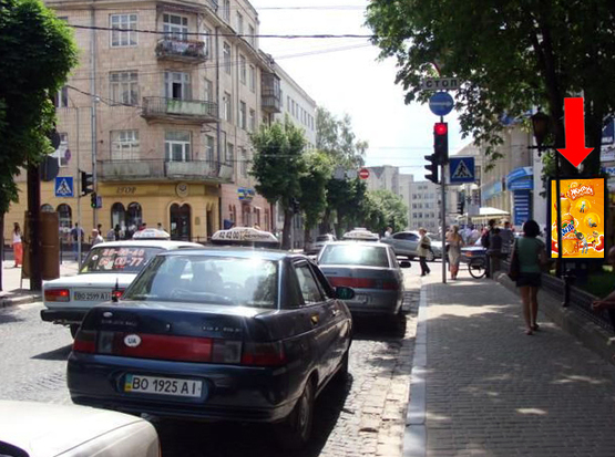Фото рекламної площини за адресою Шевченко бул. / Русская ул., возле ЦУМа, справа