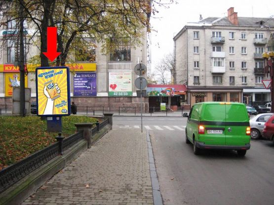 Фото рекламной плоскости по адресу Шевченко бул. / Русская ул., возле ЦУМа, слева