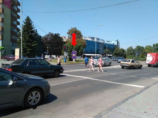 Фото рекламної площини за адресою Свободы пр., 2 / пл. Б. Хмельницкого