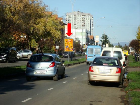 Фото рекламной плоскости по адресу Свободы пр., 28, разделитель, центр обслуживания МТС, в сторону пл. Б. Хмельницкого