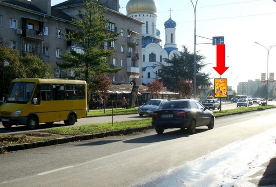 Фото рекламной плоскости по адресу Свободы пр. - ул. Заньковецкой, пл. Кирила и Мефодия, разделитель