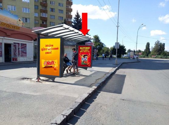 Фото рекламной плоскости по адресу Свободы пр., 2, в сторону пл. Дружбы Народов, остановка