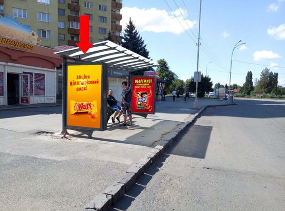 Фото рекламной плоскости по адресу Свободы пр., 2, в сторону пл. Дружбы Народов, остановка