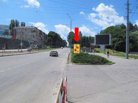 Фото рекламной плоскости по адресу Соборная ул. / Пирогова ул. / Гагарина пл., возле универмага "Винницкий", центрального парка, в сторону Хмельницкого шоссе